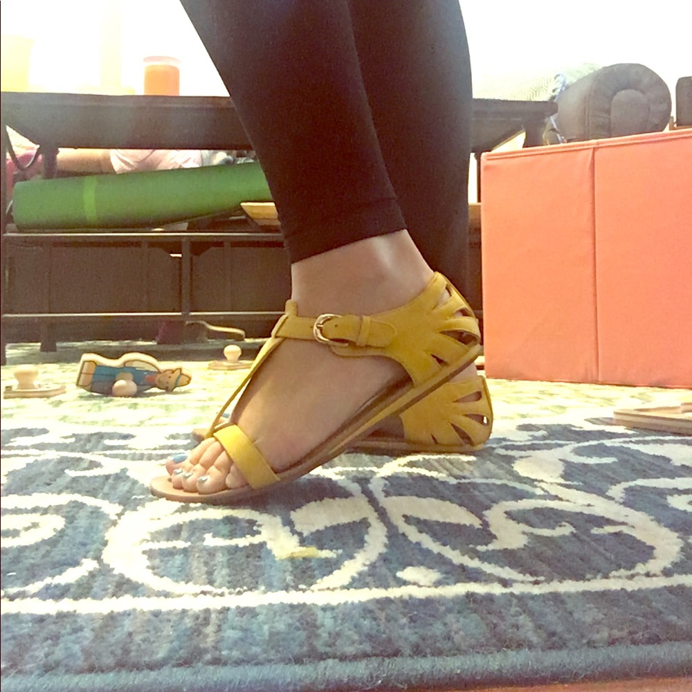 T strap sandals